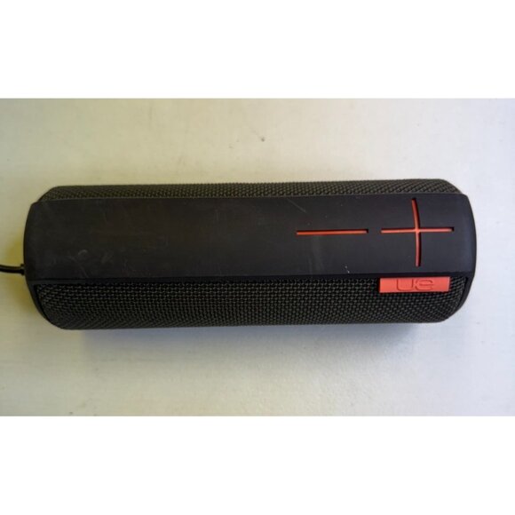 Logitech UE Ultimate Ears BOOM Wireless Bluetooth Speaker S-00122 Black/Red - Picture 1 of 14